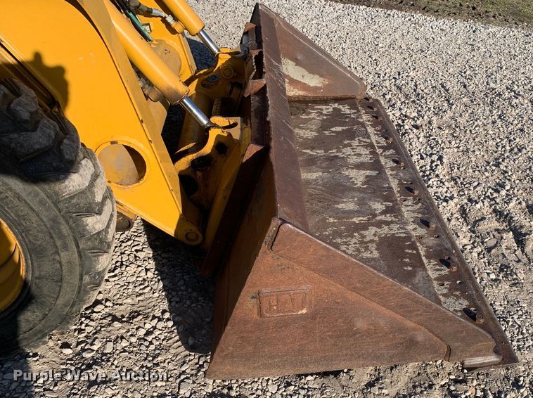 image for item MM9739 2002 John Deere 240  skid steer loader