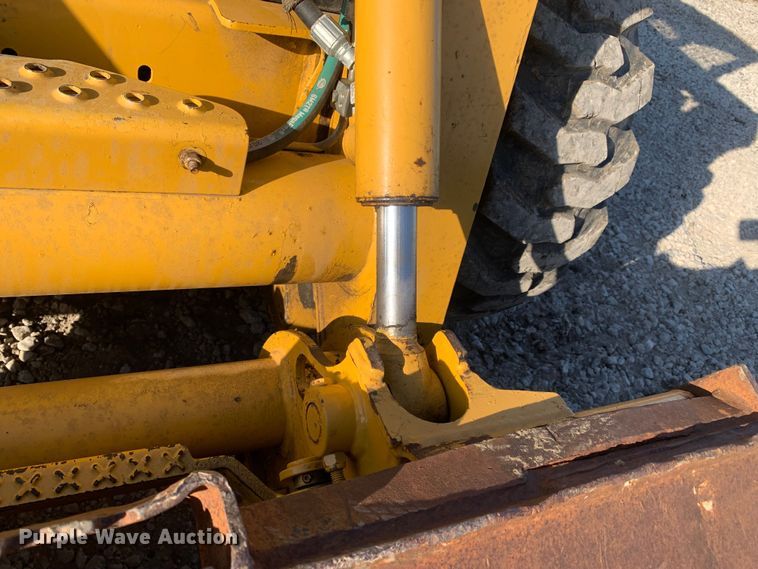 image for item MM9739 2002 John Deere 240  skid steer loader