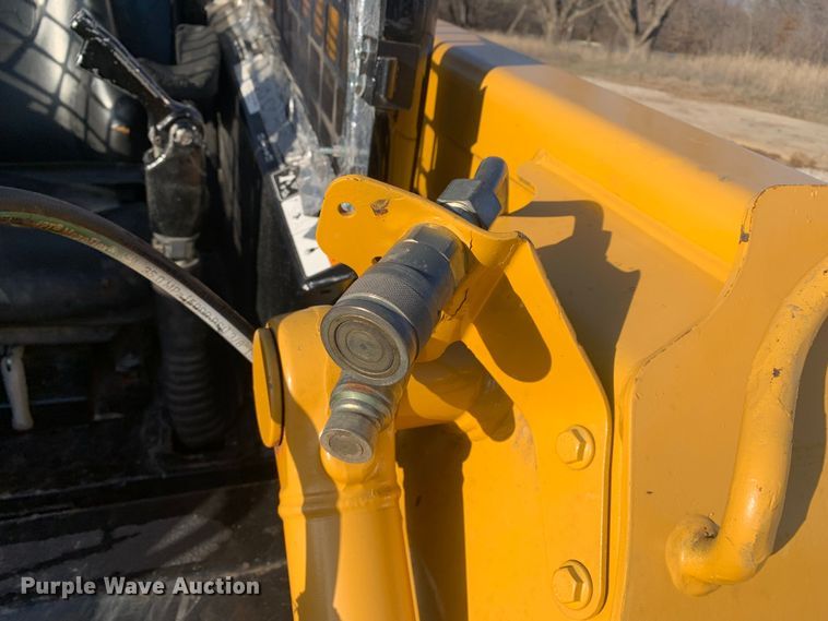 image for item MM9739 2002 John Deere 240  skid steer loader