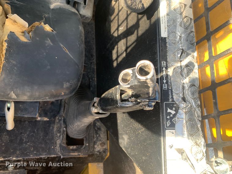 image for item MM9739 2002 John Deere 240  skid steer loader