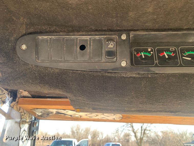 image for item MM9739 2002 John Deere 240  skid steer loader