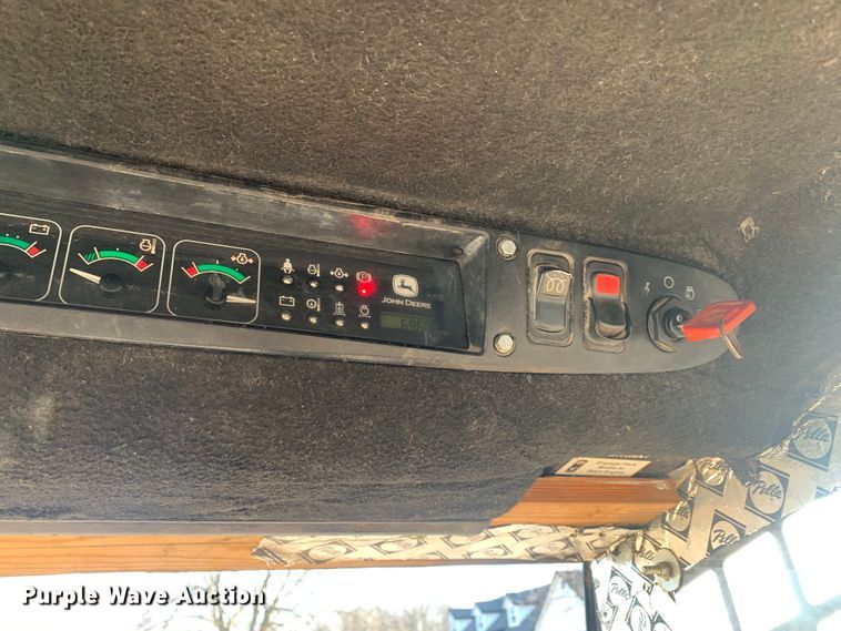 image for item MM9739 2002 John Deere 240  skid steer loader