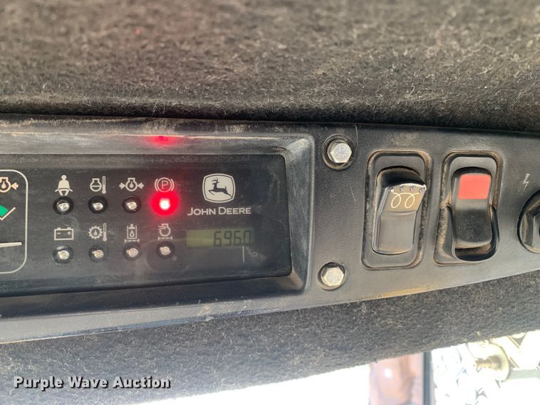 image for item MM9739 2002 John Deere 240  skid steer loader