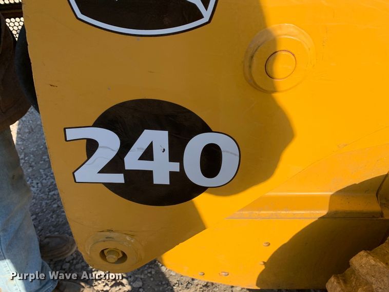 image for item MM9739 2002 John Deere 240  skid steer loader