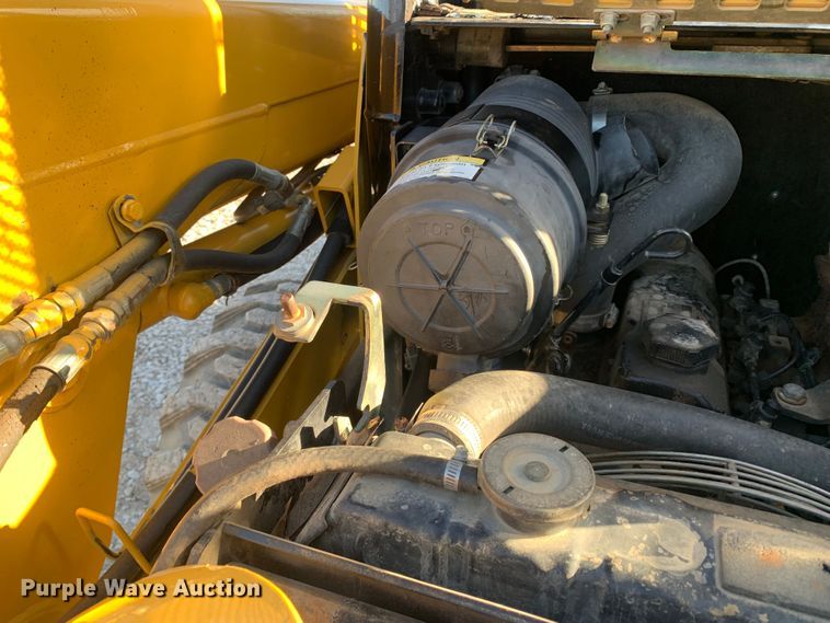 image for item MM9739 2002 John Deere 240  skid steer loader