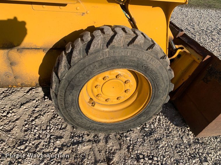 image for item MM9739 2002 John Deere 240  skid steer loader