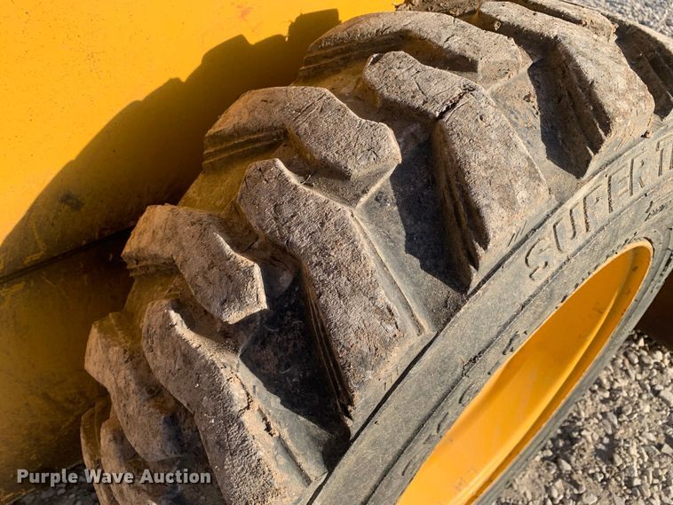 image for item MM9739 2002 John Deere 240  skid steer loader