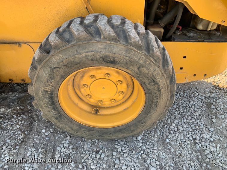 image for item MM9739 2002 John Deere 240  skid steer loader