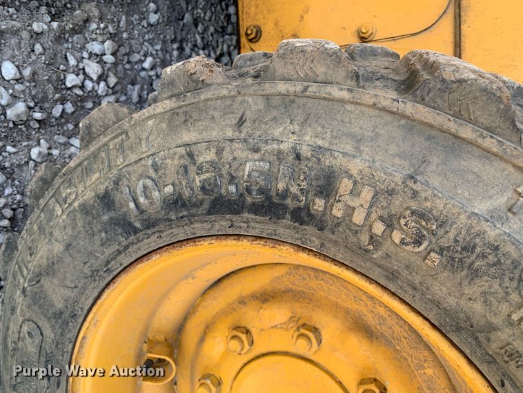 image for item MM9739 2002 John Deere 240  skid steer loader