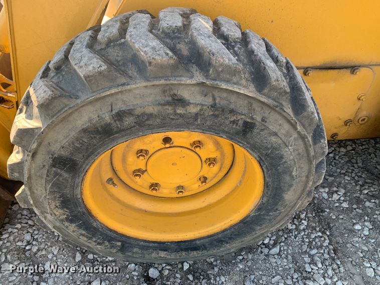 image for item MM9739 2002 John Deere 240  skid steer loader