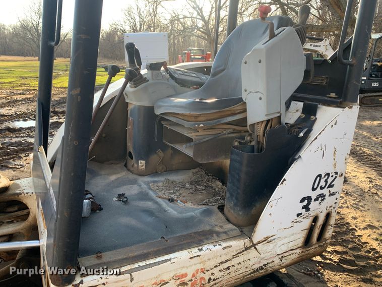 image for item MM9740 2004 Bobcat 325G  mini excavator