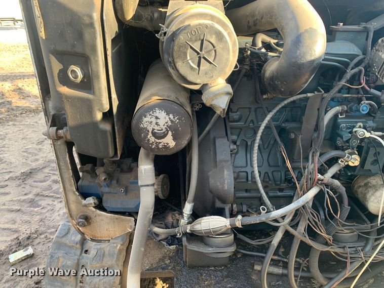 image for item MM9740 2004 Bobcat 325G  mini excavator