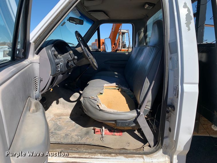 image for item MM9751 1996 Ford F450 Super Duty  flatbed truck