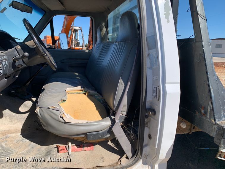 image for item MM9751 1996 Ford F450 Super Duty  flatbed truck