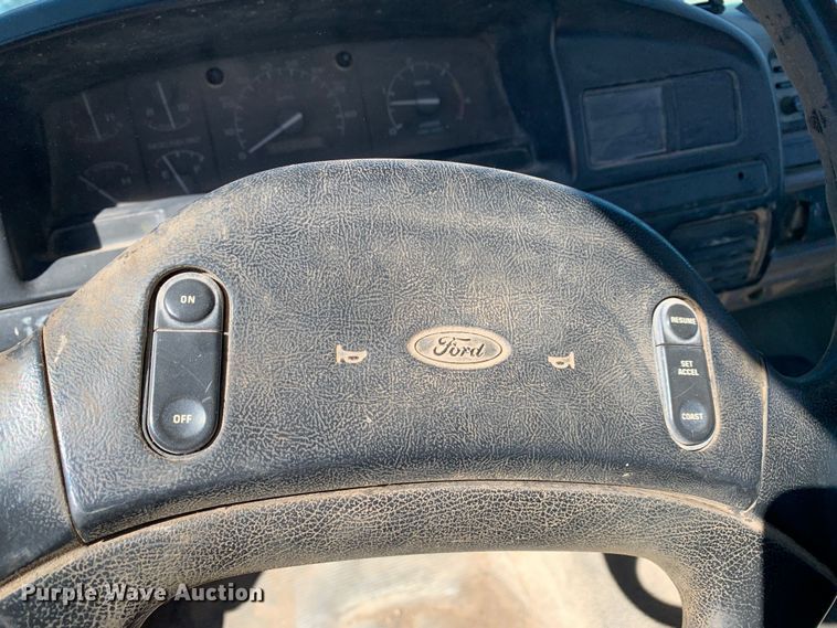 image for item MM9751 1996 Ford F450 Super Duty  flatbed truck