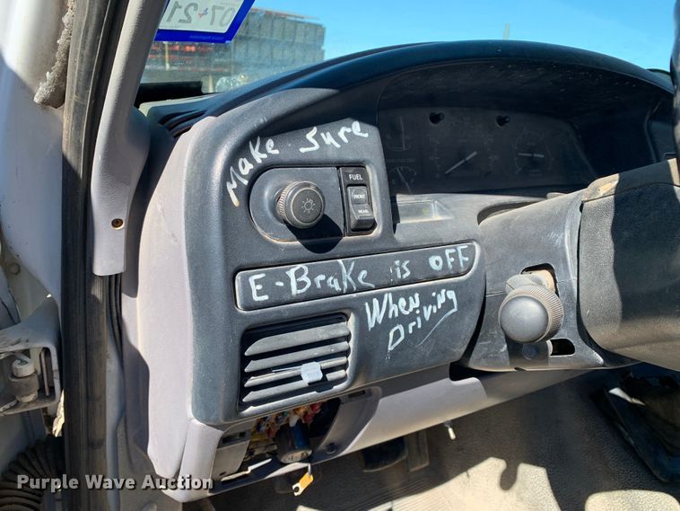 image for item MM9751 1996 Ford F450 Super Duty  flatbed truck