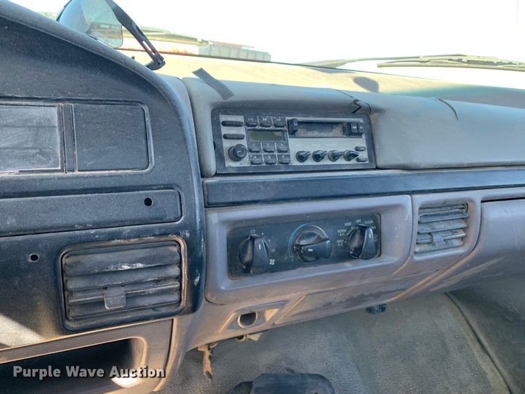 image for item MM9751 1996 Ford F450 Super Duty  flatbed truck