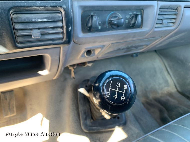 image for item MM9751 1996 Ford F450 Super Duty  flatbed truck