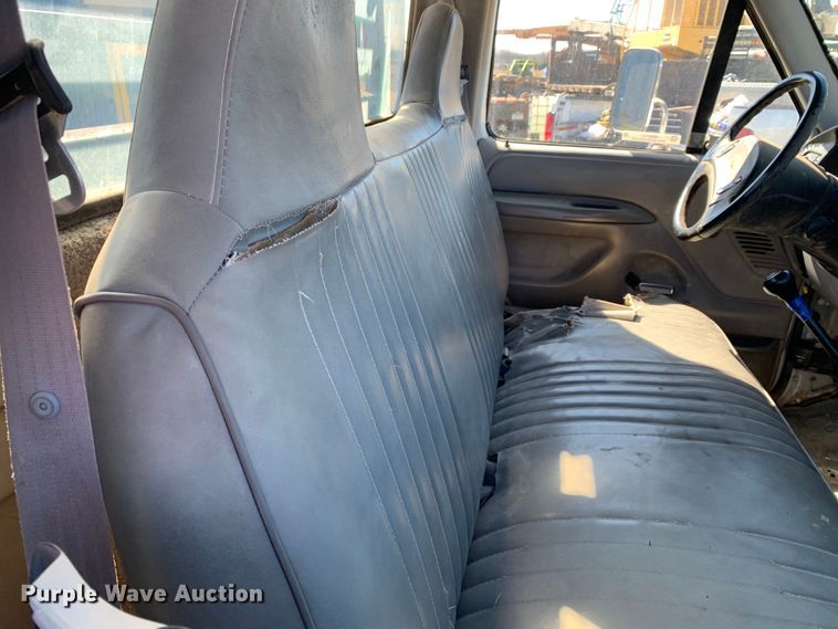 image for item MM9751 1996 Ford F450 Super Duty  flatbed truck