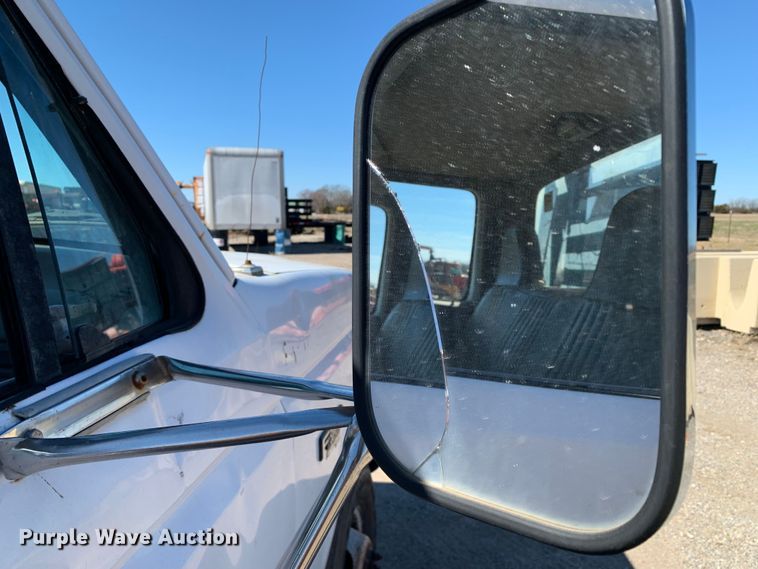 image for item MM9751 1996 Ford F450 Super Duty  flatbed truck