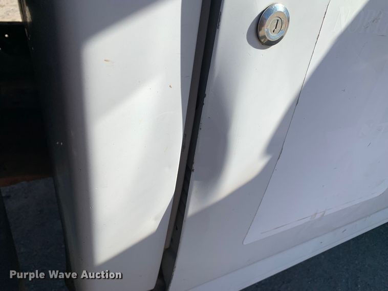 image for item MM9751 1996 Ford F450 Super Duty  flatbed truck