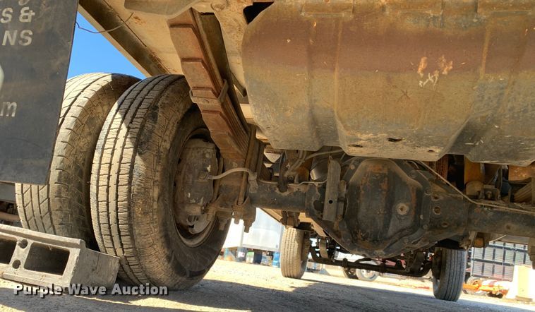 image for item MM9751 1996 Ford F450 Super Duty  flatbed truck