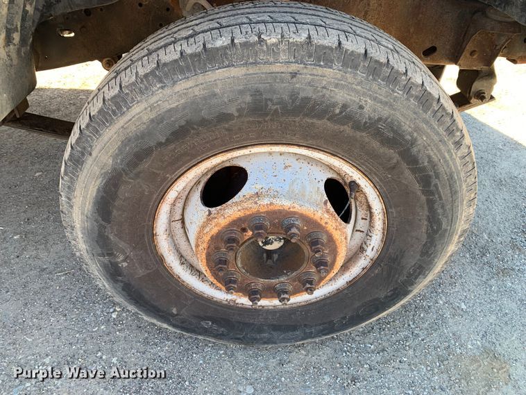 image for item MM9751 1996 Ford F450 Super Duty  flatbed truck