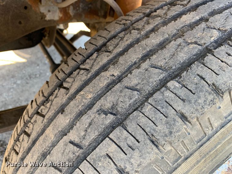 image for item MM9751 1996 Ford F450 Super Duty  flatbed truck