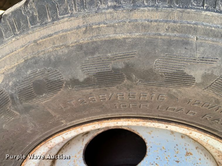 image for item MM9751 1996 Ford F450 Super Duty  flatbed truck