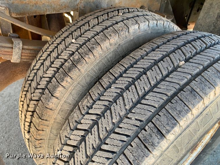 image for item MM9751 1996 Ford F450 Super Duty  flatbed truck