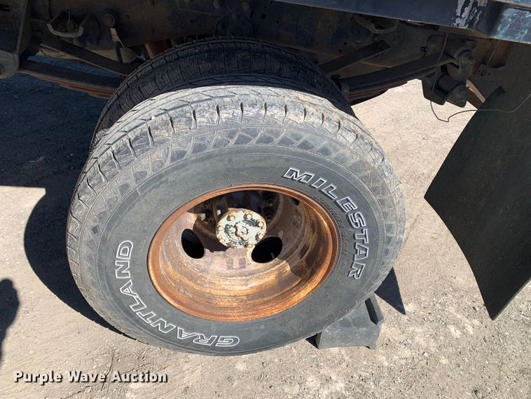 image for item MM9751 1996 Ford F450 Super Duty  flatbed truck