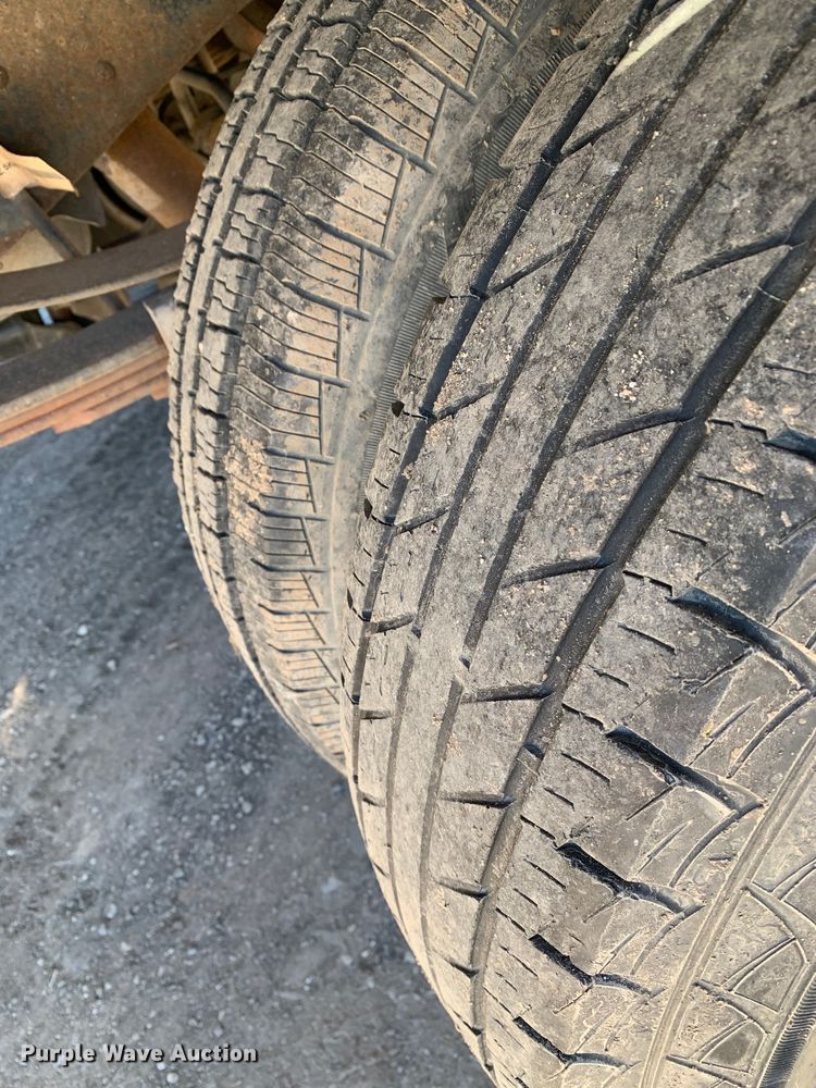 image for item MM9751 1996 Ford F450 Super Duty  flatbed truck