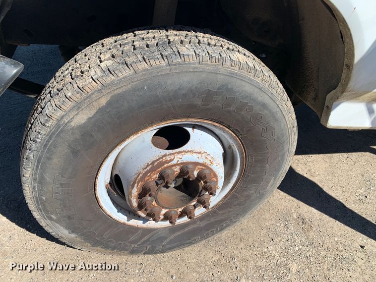 image for item MM9751 1996 Ford F450 Super Duty  flatbed truck