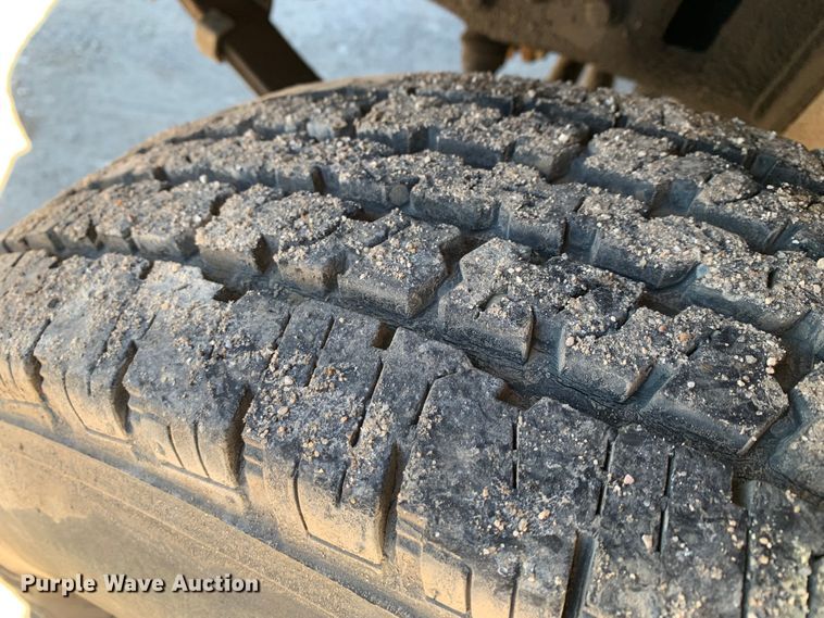 image for item MM9751 1996 Ford F450 Super Duty  flatbed truck