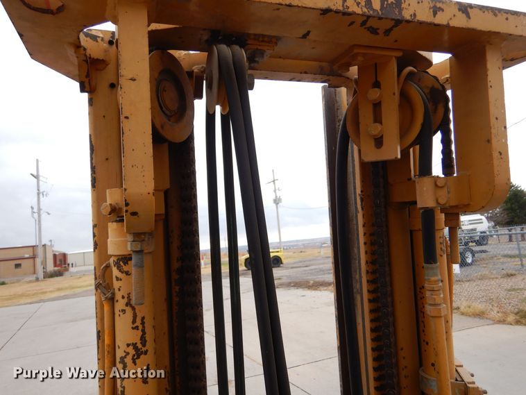 image for item MT9818 Komatsu FG25C-8  forklift