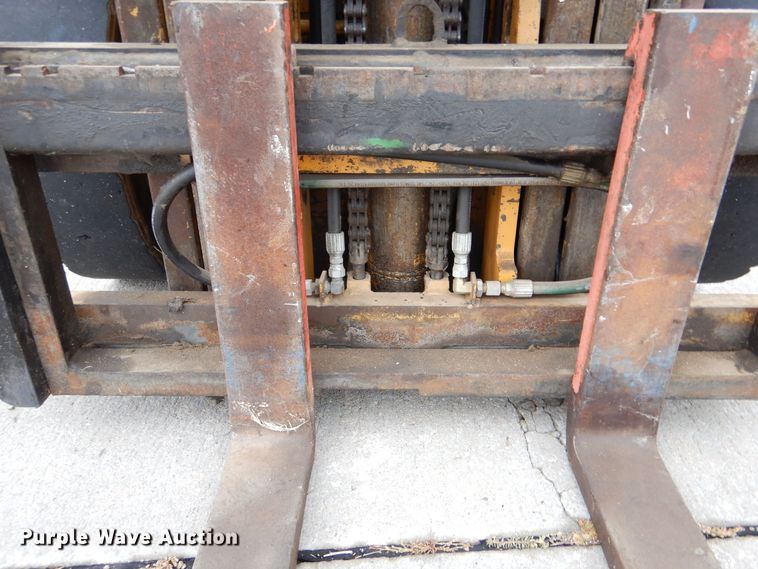 image for item MT9818 Komatsu FG25C-8  forklift