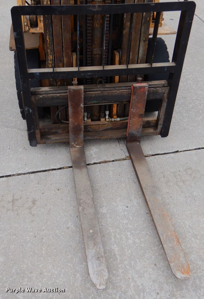 image for item MT9818 Komatsu FG25C-8  forklift