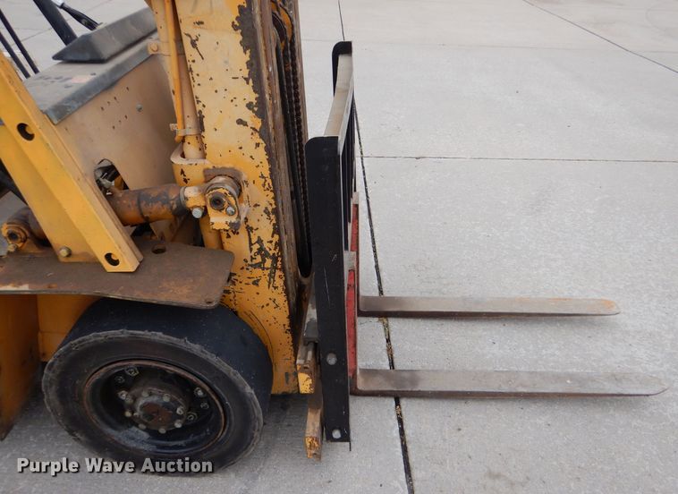 image for item MT9818 Komatsu FG25C-8  forklift