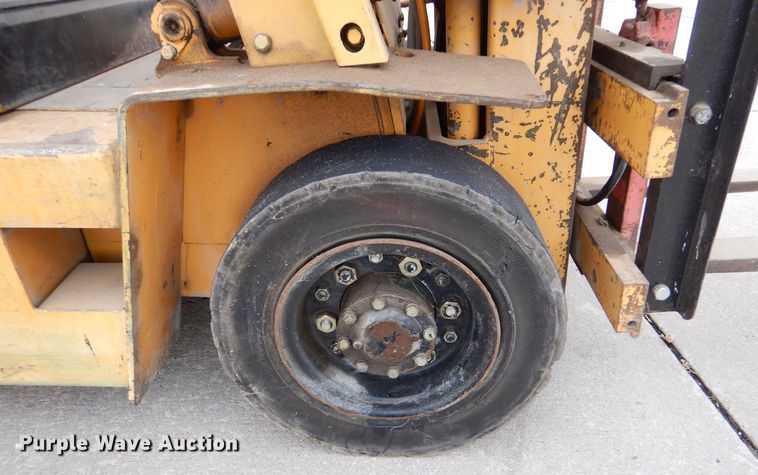 image for item MT9818 Komatsu FG25C-8  forklift