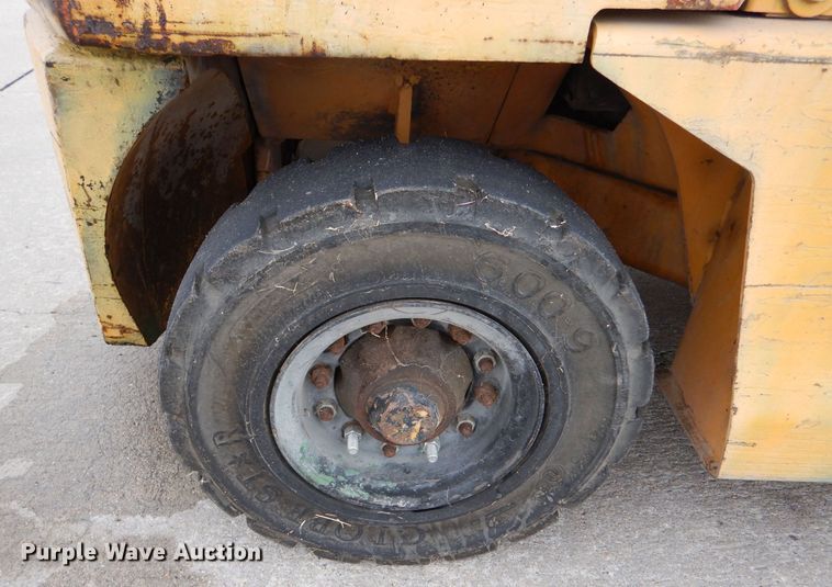 image for item MT9818 Komatsu FG25C-8  forklift