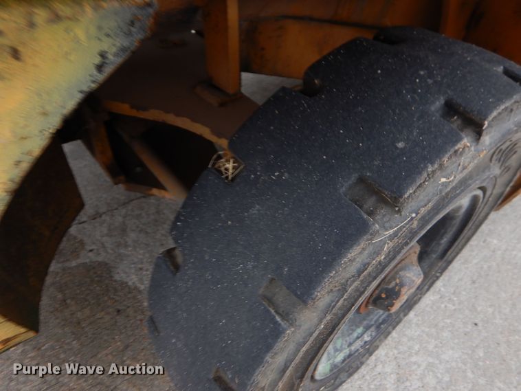 image for item MT9818 Komatsu FG25C-8  forklift