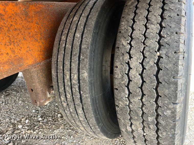 image for item MW9493 2001 Kiefer  equipment trailer