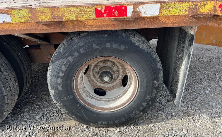 image for item MW9493 2001 Kiefer  equipment trailer