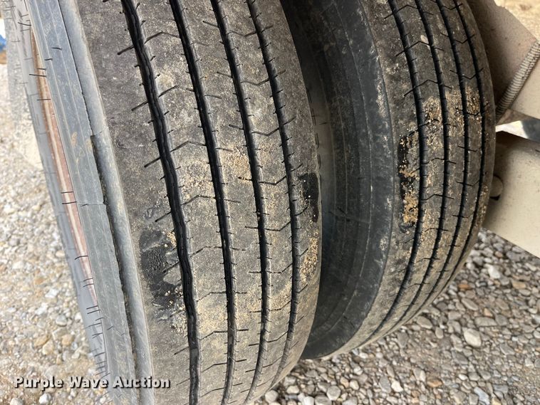 image for item MW9493 2001 Kiefer  equipment trailer