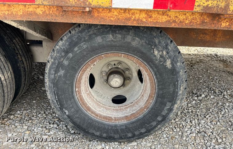 image for item MW9493 2001 Kiefer  equipment trailer