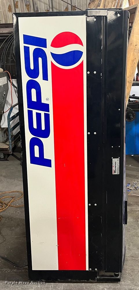 image for item MW9518 Dixie-Narco DNCB276MC/162-6PE2369  vending machine