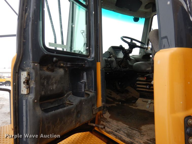 image for item AF9272 2012 John Deere 460E  haul truck