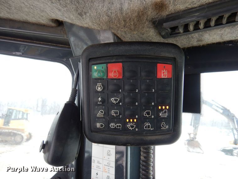 image for item AF9273 2014 John Deere 750K LGP  dozer