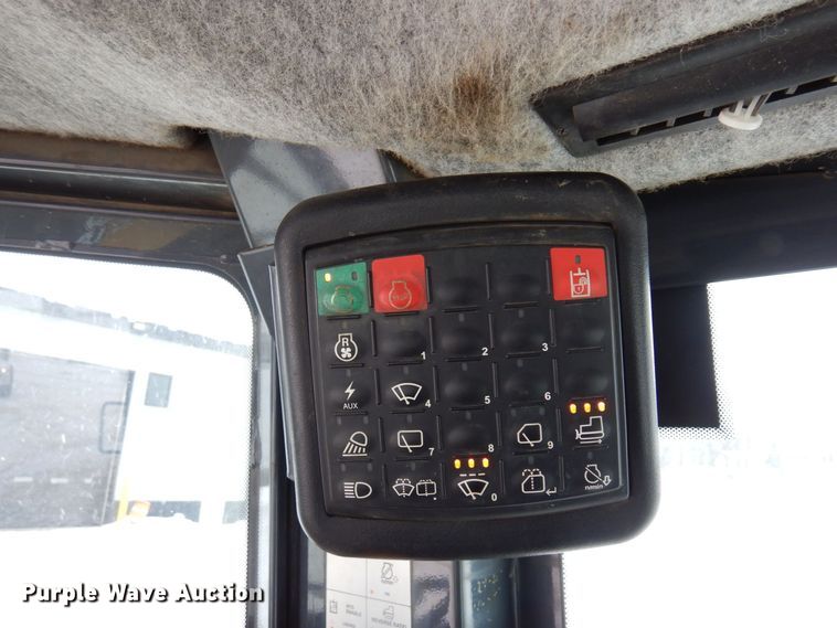 image for item AF9274 2013 John Deere 850K WLT  dozer