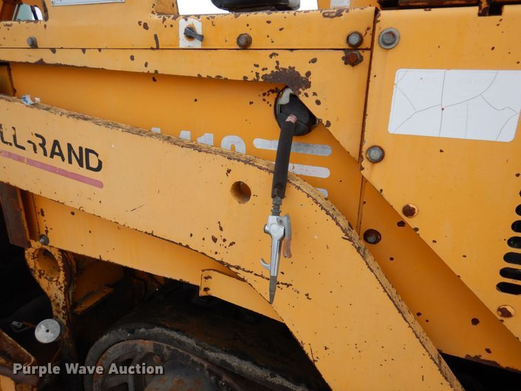 image for item AF9277 2001 Blaw-Knox PF-4410  paver